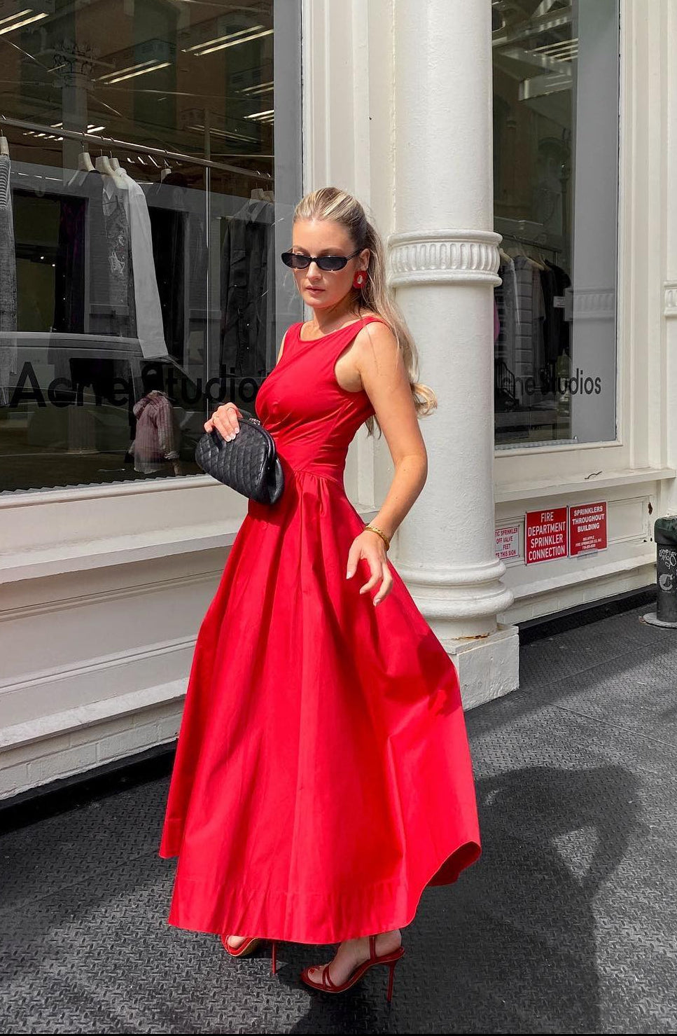 Vestido Loreto Elegancia eterna en rojo WESS
