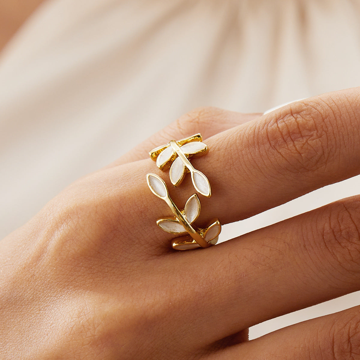 Issabeau Anillo Ajustable de Hojas WESS