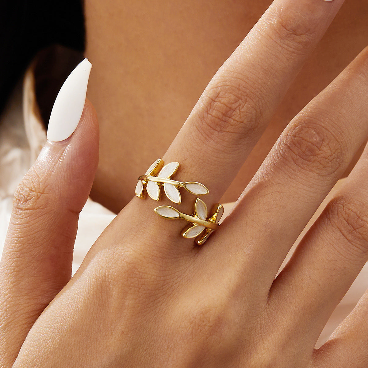 Issabeau Anillo Ajustable de Hojas WESS
