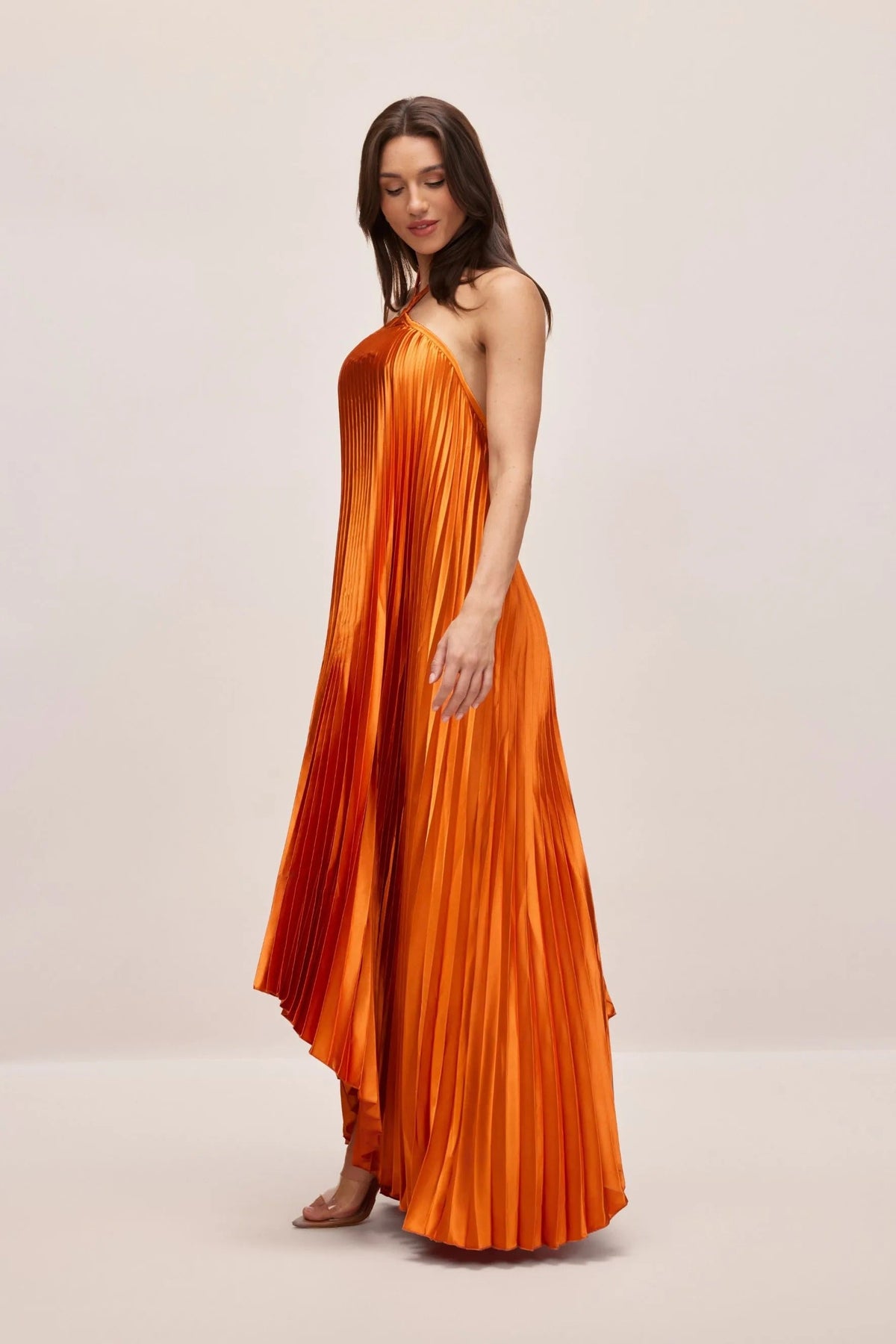 Vestido Noelia™: Elegancia fluida con un brillo sofisticado