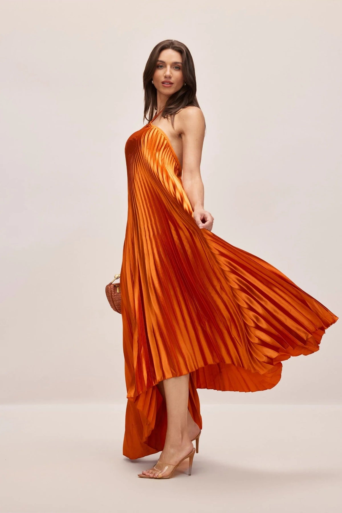 Vestido Noelia™: Elegancia fluida con un brillo sofisticado