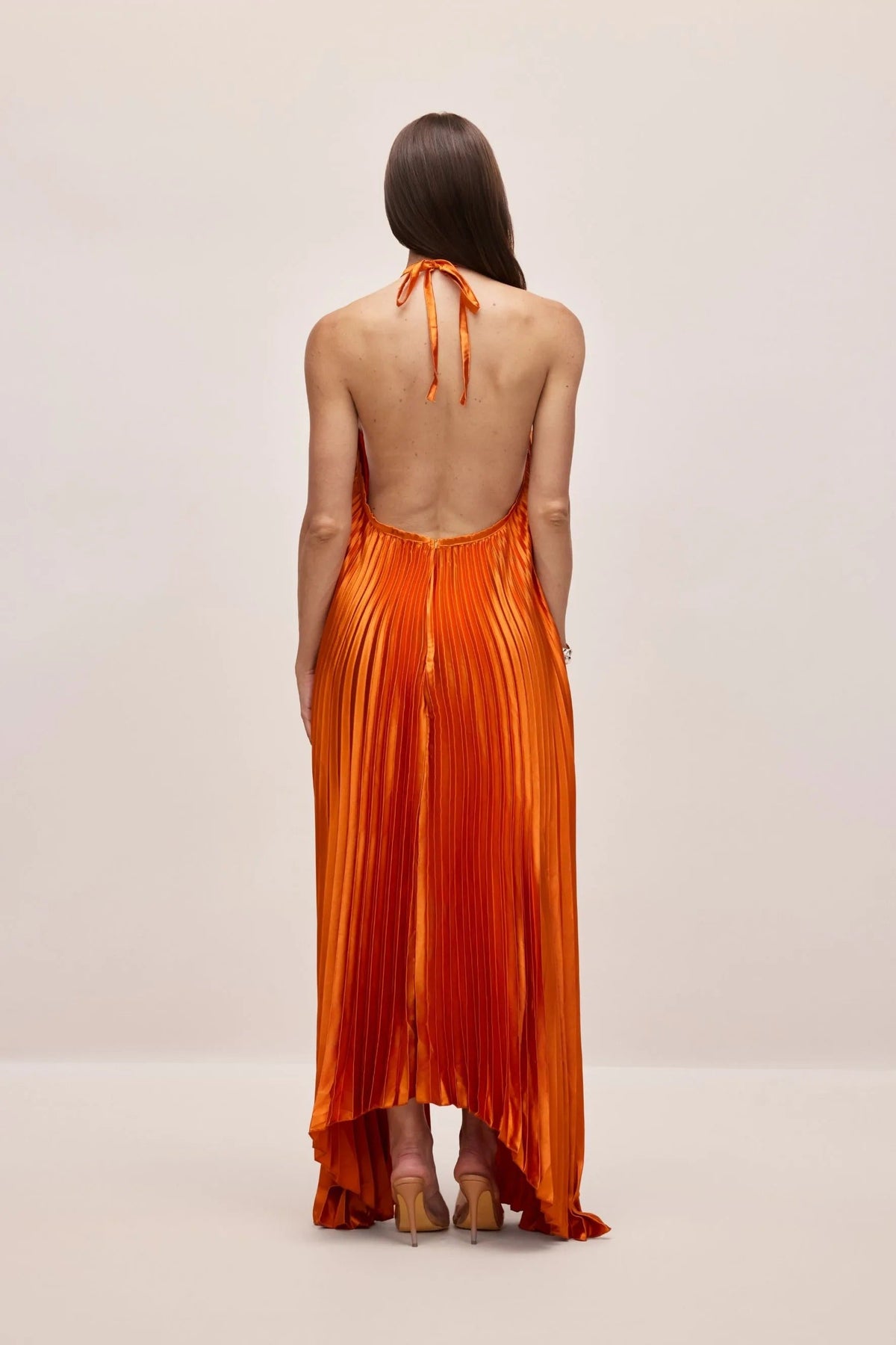 Vestido Noelia™: Elegancia fluida con un brillo sofisticado