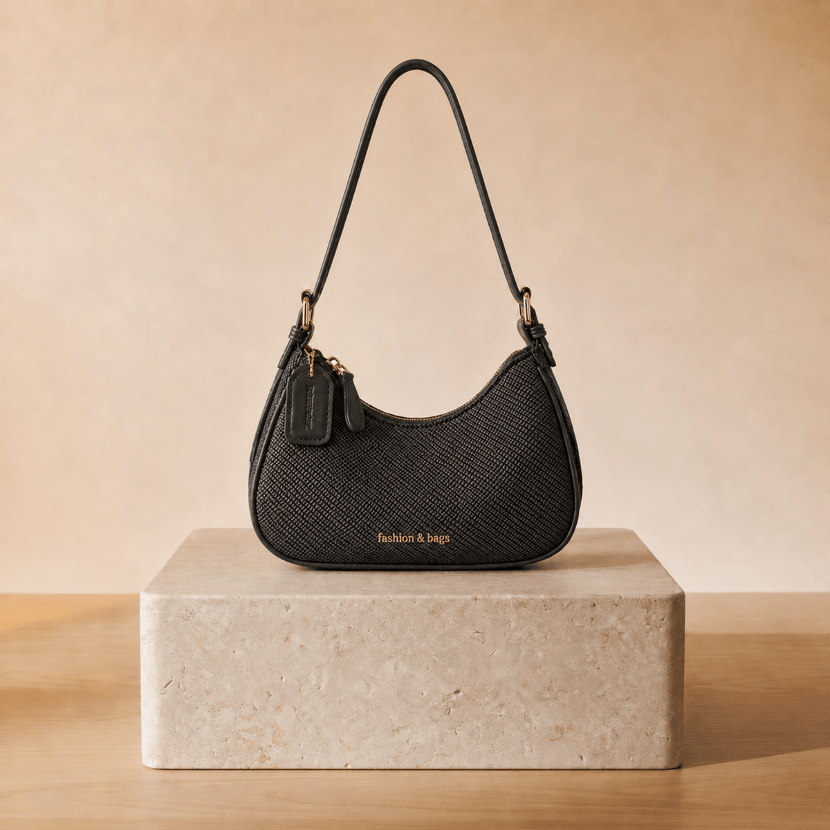 Mini Baguette Saffiano con Charm Dorado - WESS SPAIN
